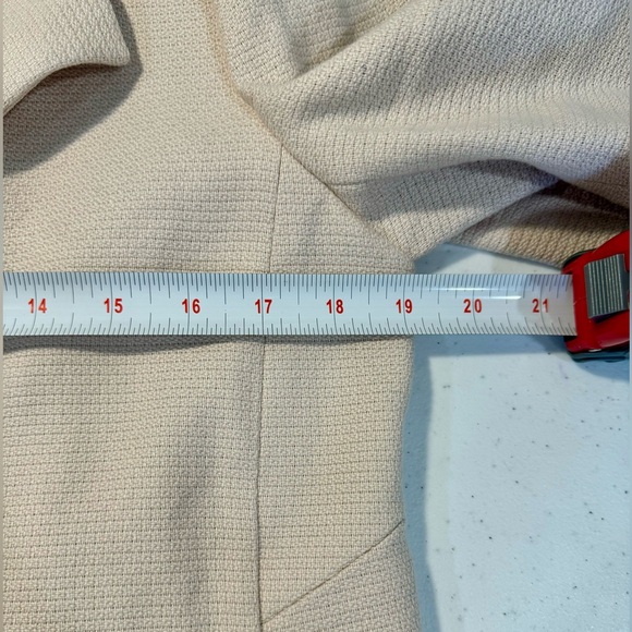 Ann Taylor Swing Blazer/Jacket in Ivory - size 10 - Picture 8 of 13
